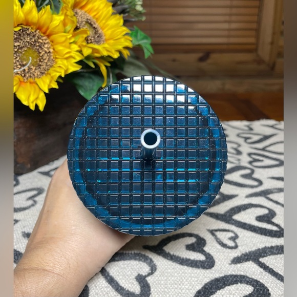 STARBUCKS 2023 Winter Release 24 oz Grid Soft Touch Tumbler - Picture 4 of 6